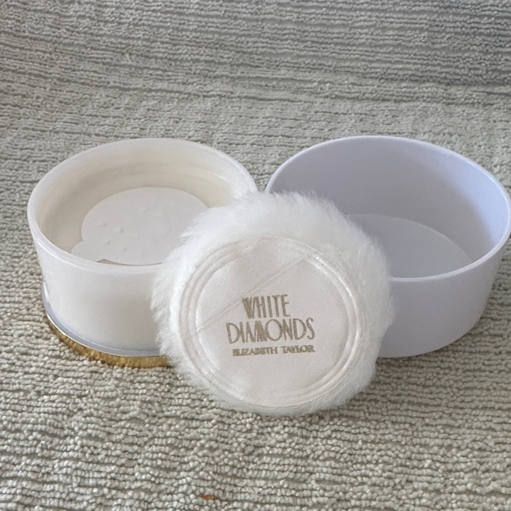 Elizabeth Taylor White Diamonds Setting Powder